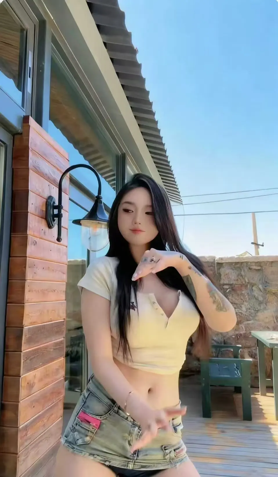 《Meena 成美男》高清全集中文版未删减免费看 - 在线观看无广告网盘备份 - 一次看遍Meena成美男资源