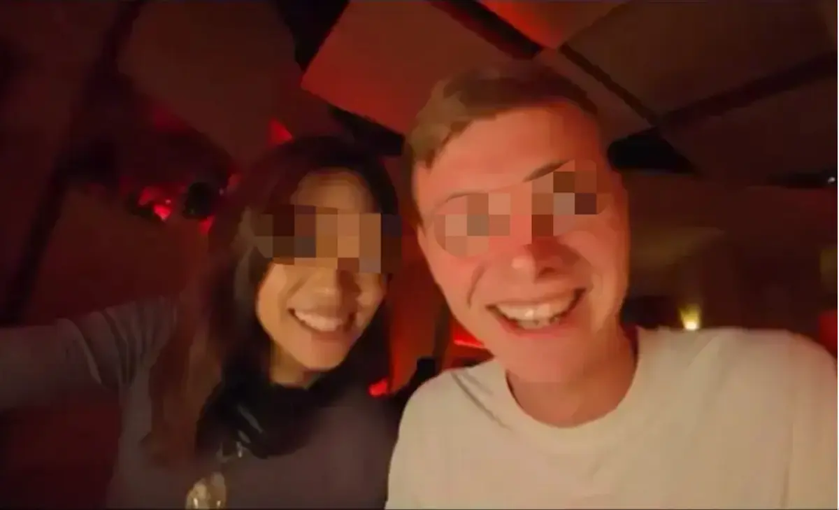《西安麻辣烫女孩》完整版免费观看-海外UP主西安夜游意外纪录《西安麻辣烫女孩》全片首次公开-镜头外真实反应藏着最暖烟火气-《西安麻辣烫女孩》在线播放