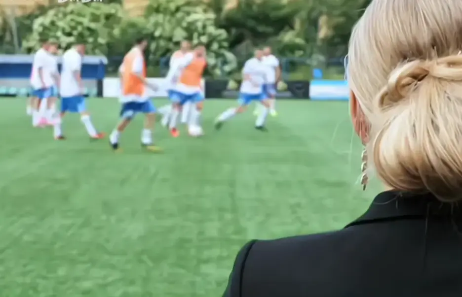 《足球队的女老板们》法国电影免费看-footballersmoms高清完整版在线播放-无删减足球女老板故事